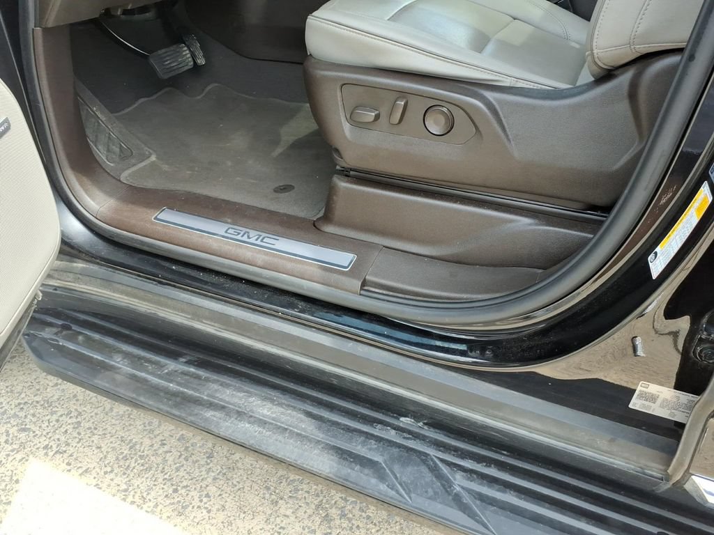 Used 2023 GMC Yukon SLT w/ SLT Premium Package RWD image 16