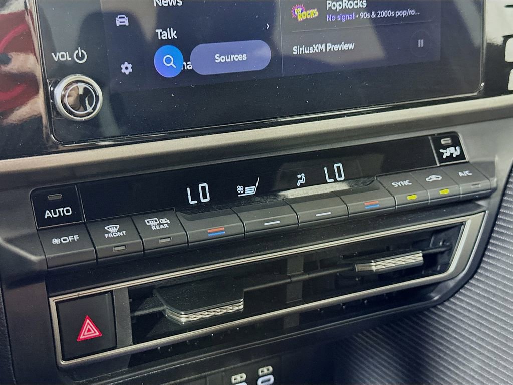 Used 2025 Toyota Camry SE FWD image 26