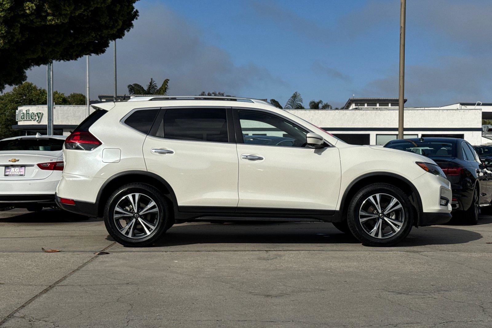 Used 2020 Nissan Rogue SV w/ Sun & Sound Touring Package AWD/4WD image 4