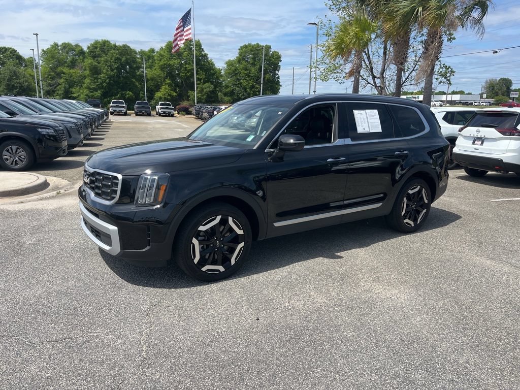 Used 2025 Kia Telluride S FWD image 3