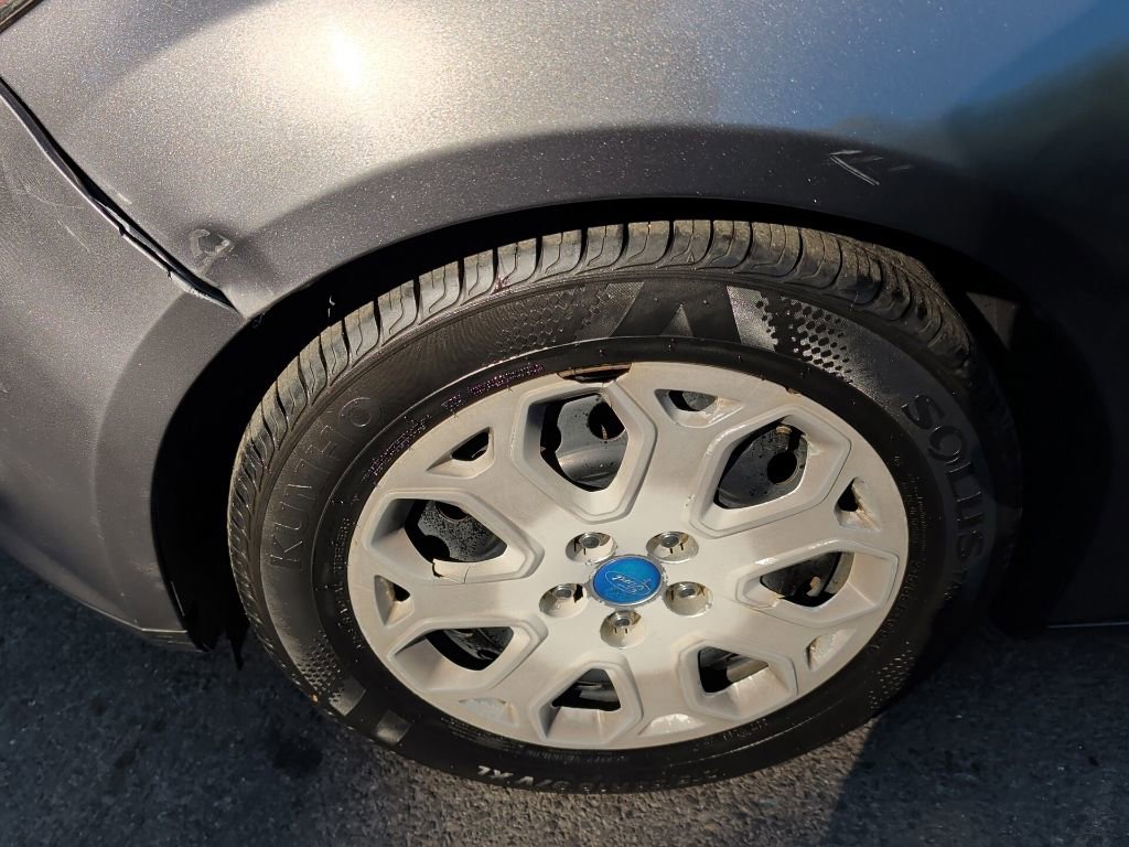 Used 2012 Ford Focus SE FWD image 9