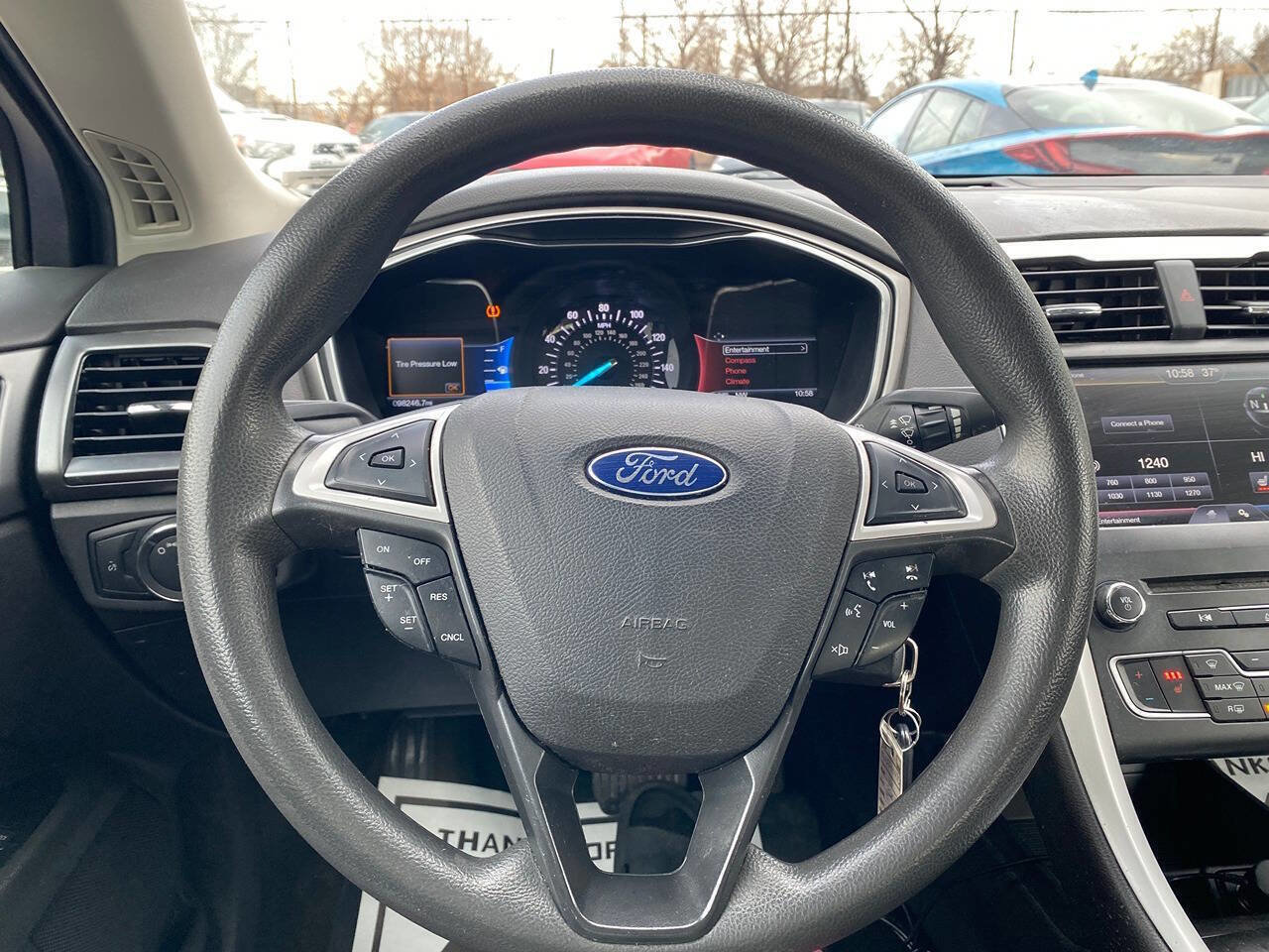 Used 2016 Ford Fusion SE FWD image 24