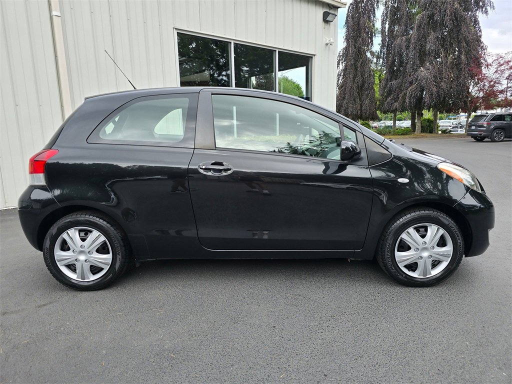 Used 2011 Toyota Yaris Base image 3