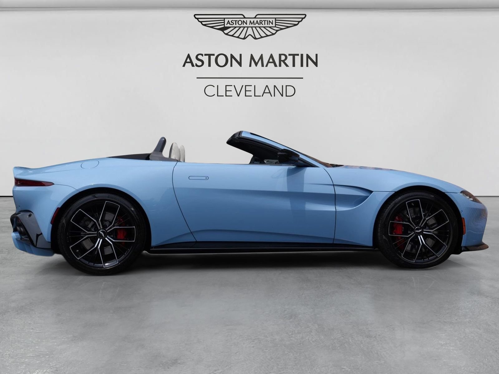 Used 2023 Aston Martin V8 Vantage Roadster RWD image 55