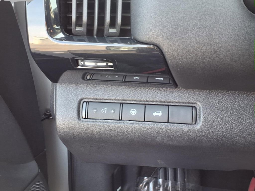 Certified 2025 Nissan Pathfinder SV image 17