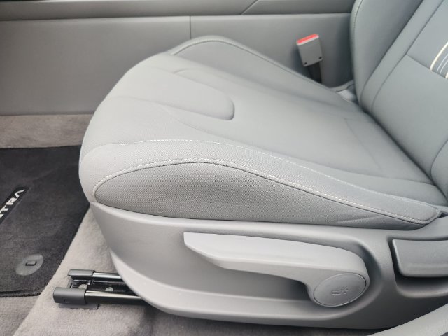 Used 2024 Hyundai Elantra Blue FWD image 22