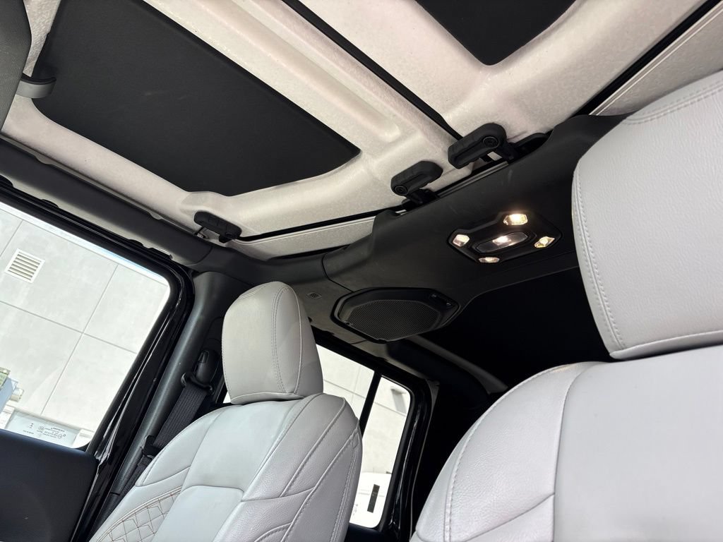 Used 2023 Jeep Gladiator Overland AWD/4WD image 14