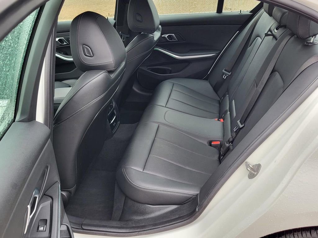 Used 2025 BMW 330i Sedan image 12