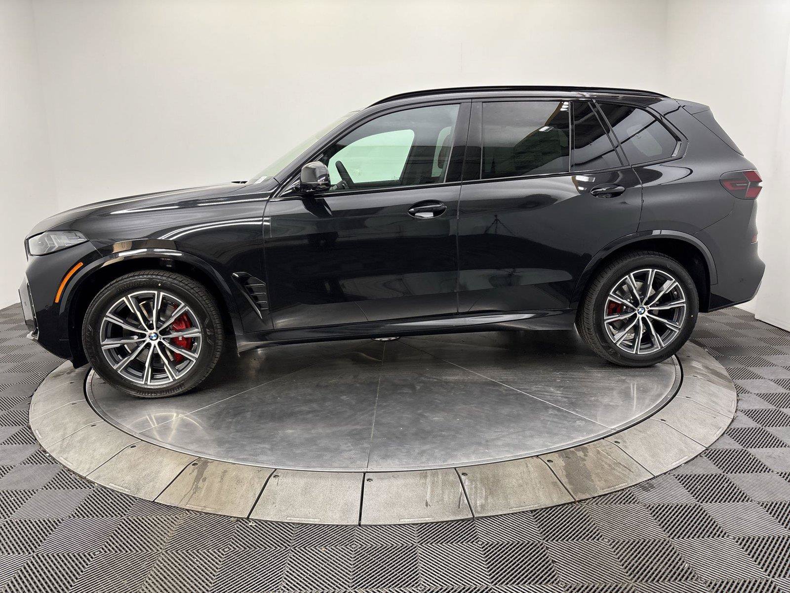 New 2026 BMW X5 xDrive40i w/ M Sport Package AWD/4WD image 16