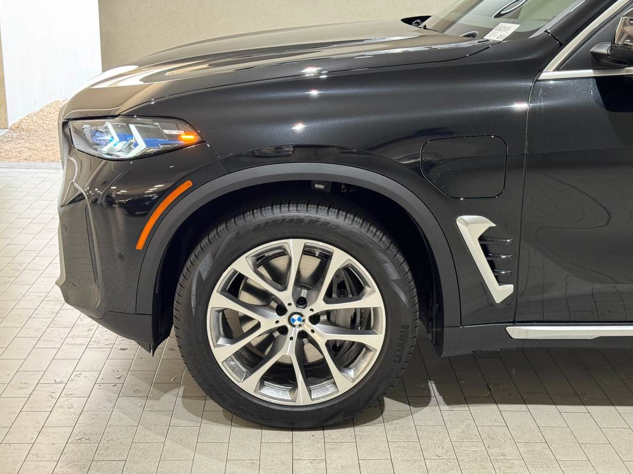 Used 2026 BMW X5 xDrive50e w/ Parking Assistance Package AWD/4WD image 4