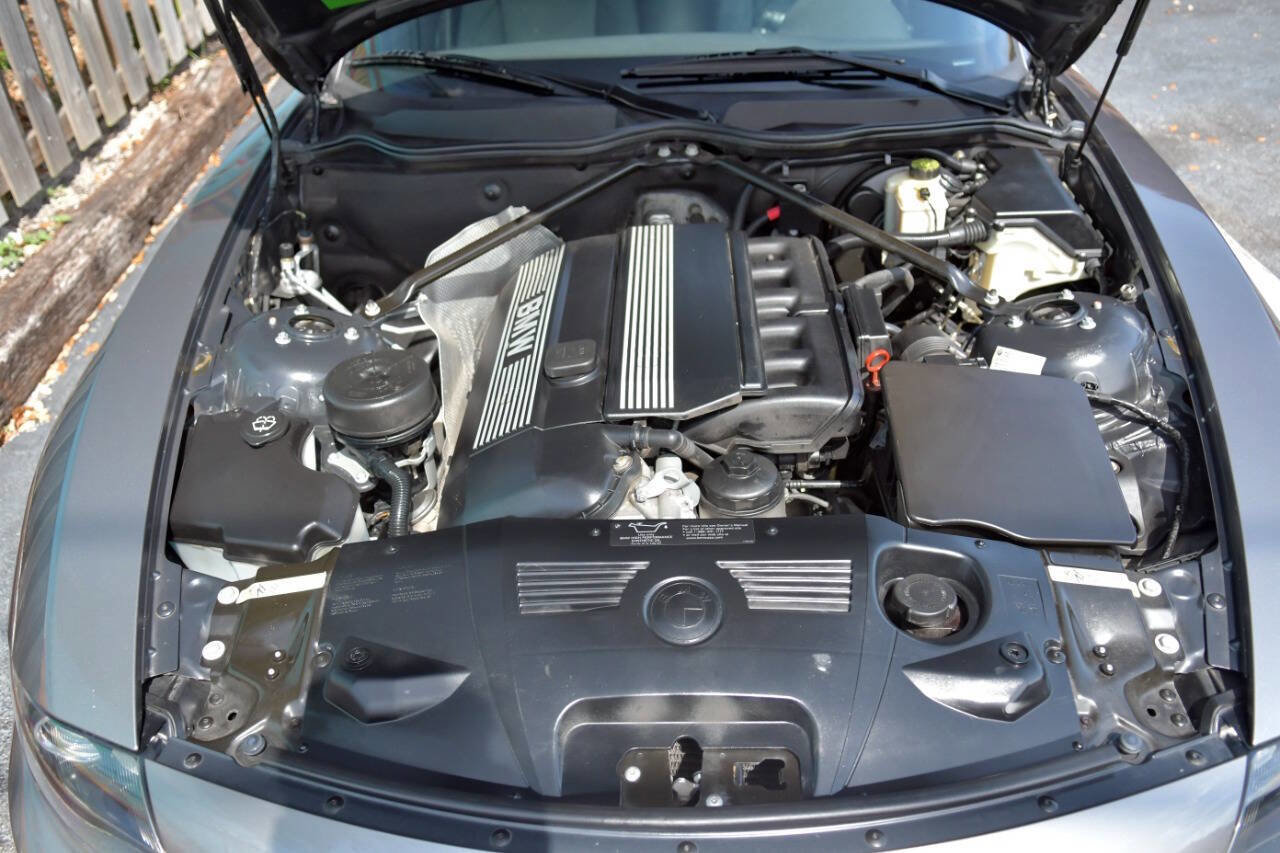 Used 2005 BMW Z4 2.5i image 14