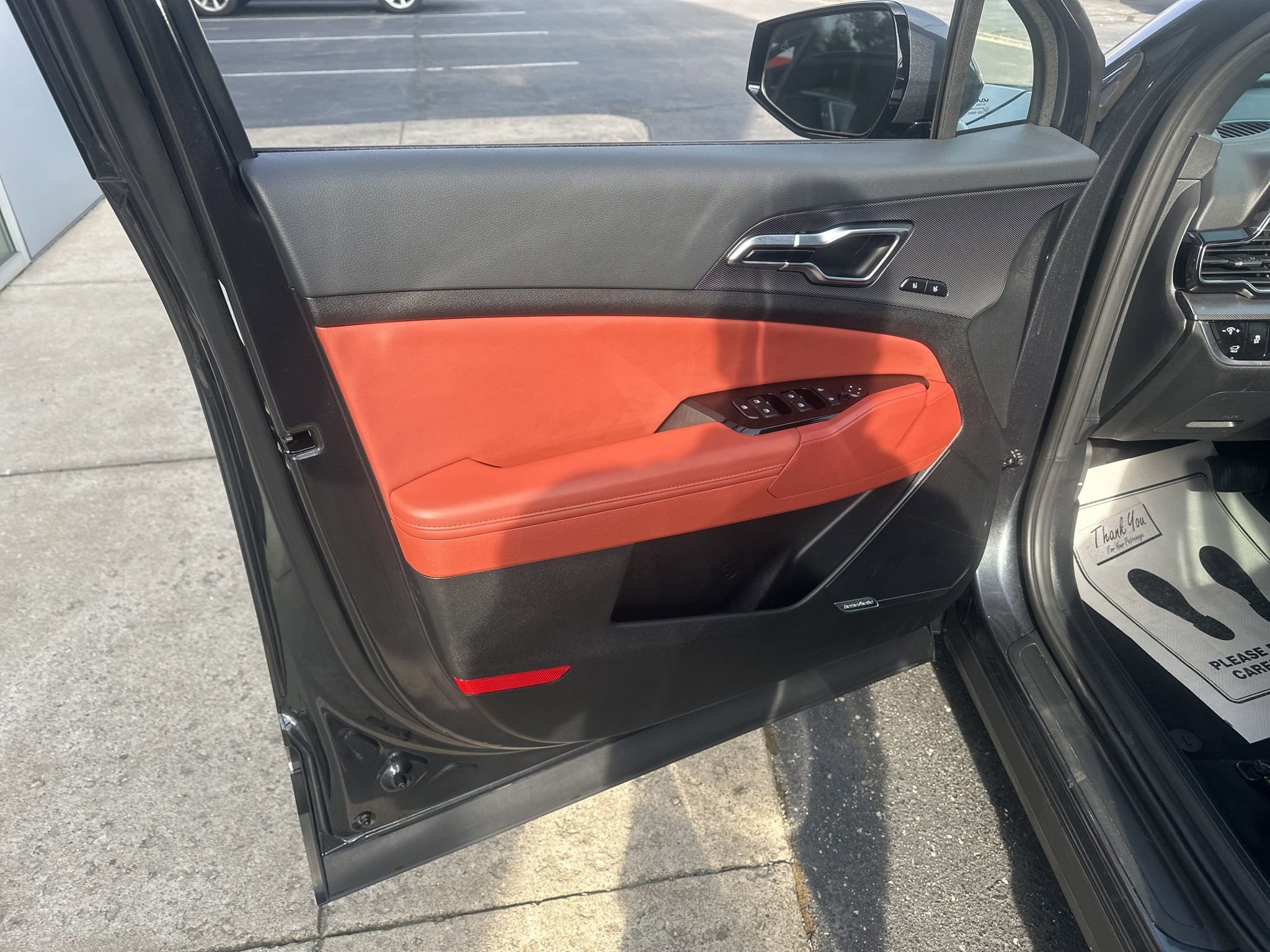 Used 2025 Kia Sportage SX image 23