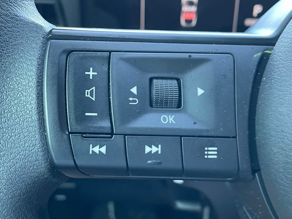 Used 2025 Nissan Kicks SV FWD image 29