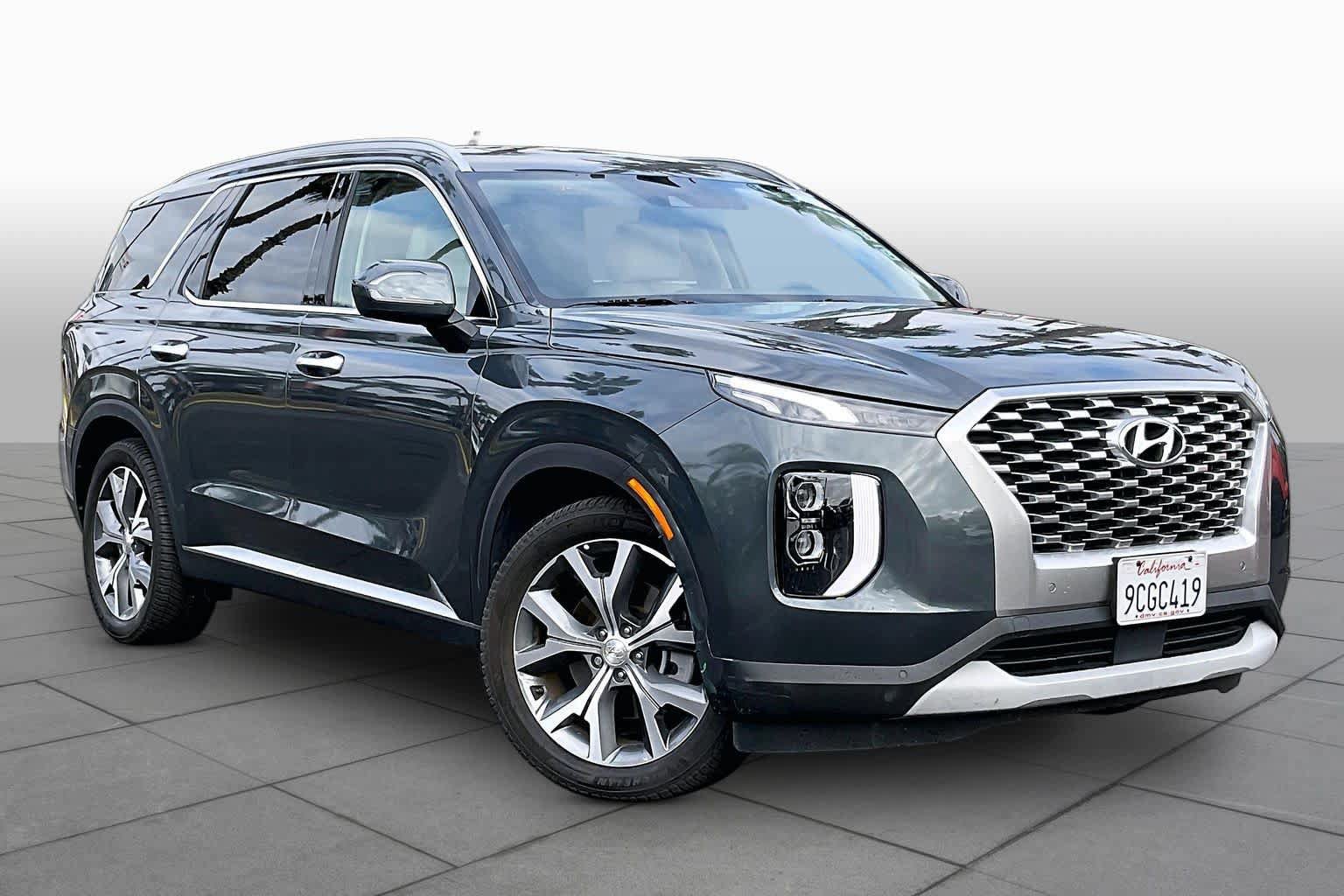 Used 2022 Hyundai Palisade SEL w/ Premium Package FWD image 2