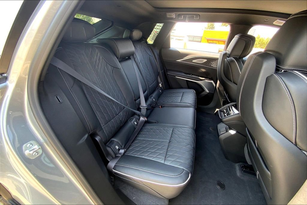 New 2026 Cadillac Lyriq V image 31