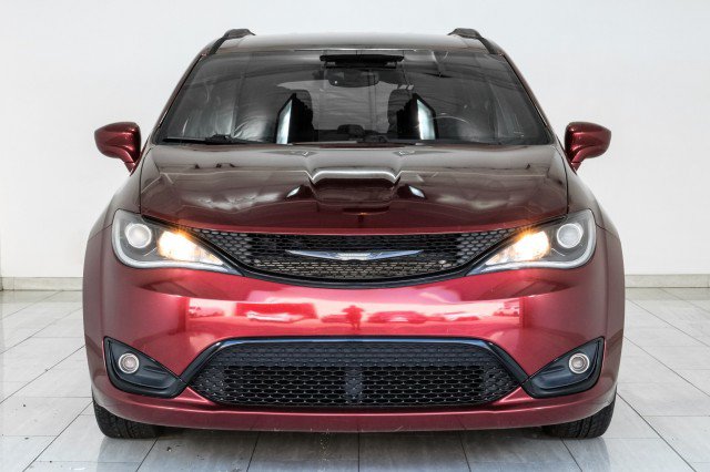 Used 2019 Chrysler Pacifica Touring-L w/ S Appearance Package FWD image 3