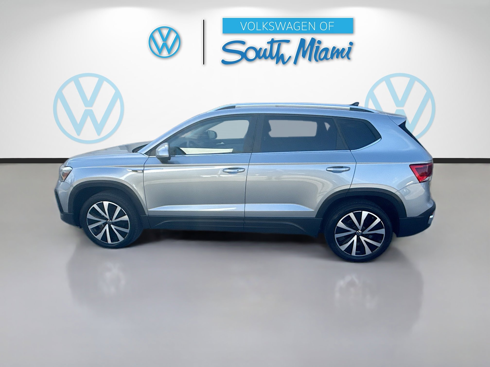 Certified 2024 Volkswagen Taos SE FWD image 4