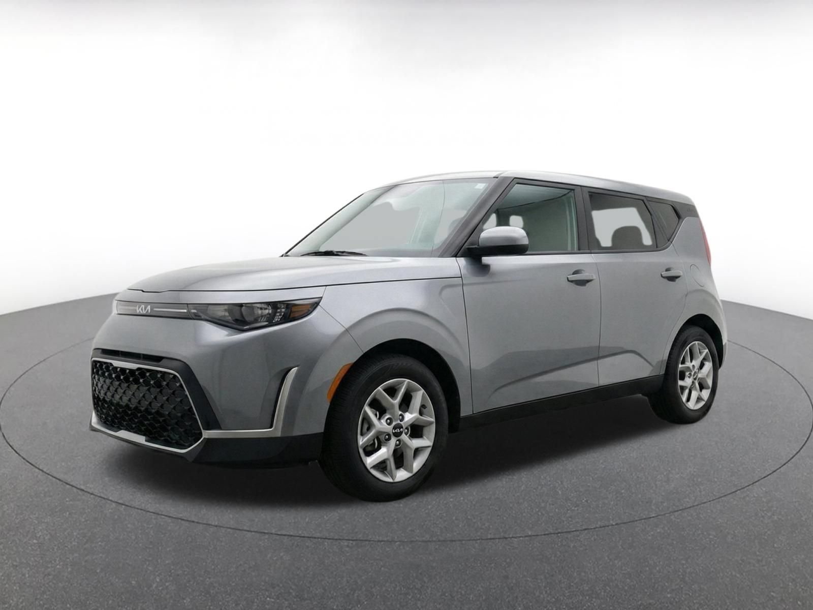 Used 2025 Kia Soul LX w/ LX Technology Package FWD image 3