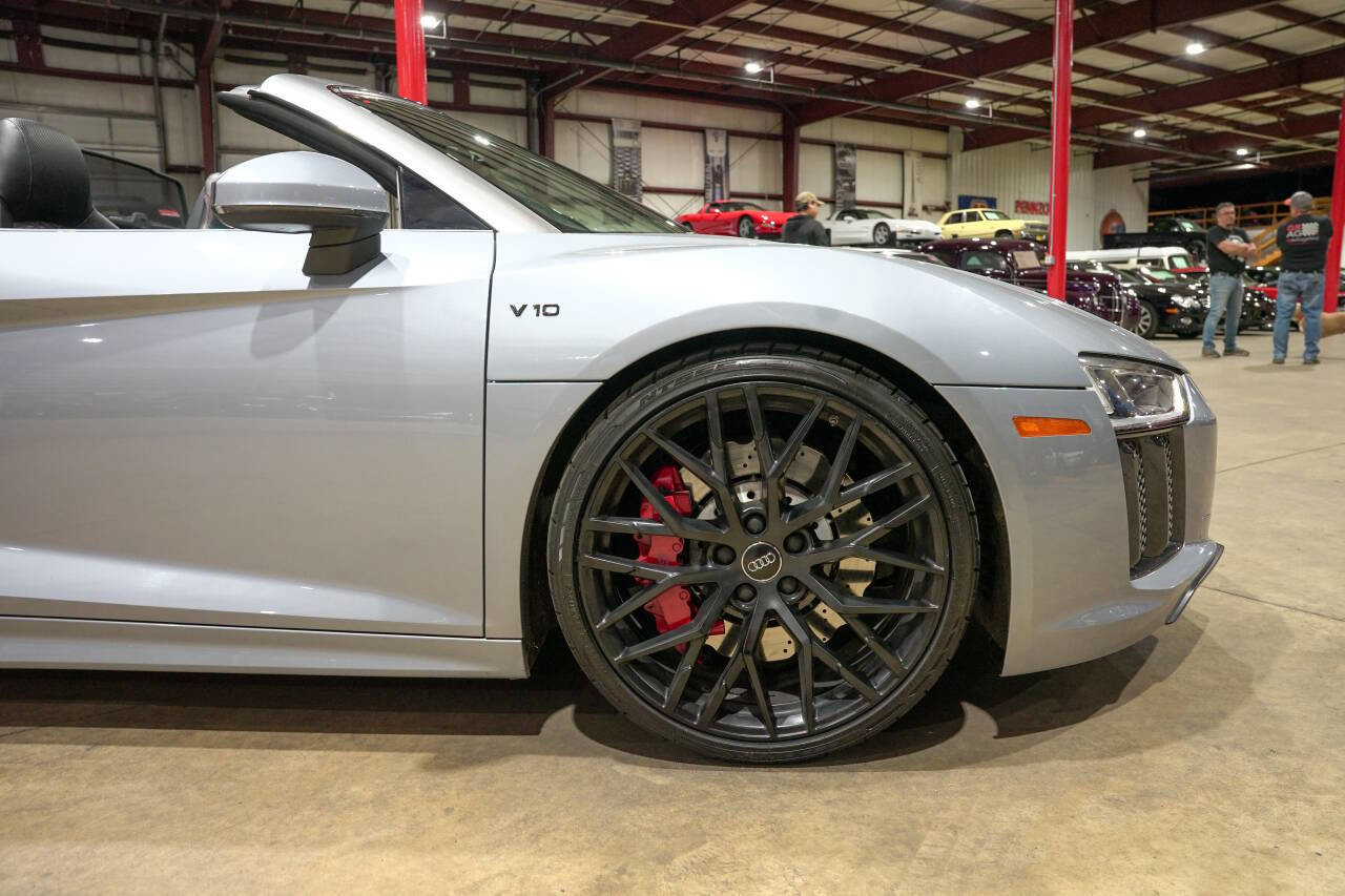 Used 2018 Audi R8 V10 w/ Carbon Exterior Package AWD/4WD image 11