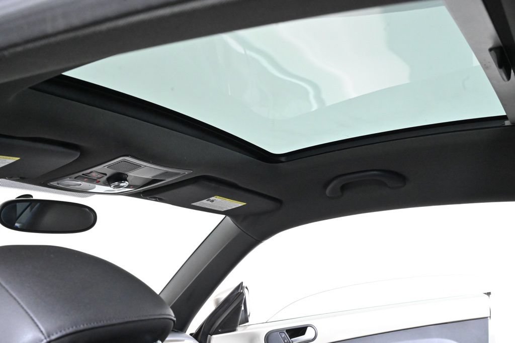 Used 2013 Volkswagen Beetle TDI FWD image 24