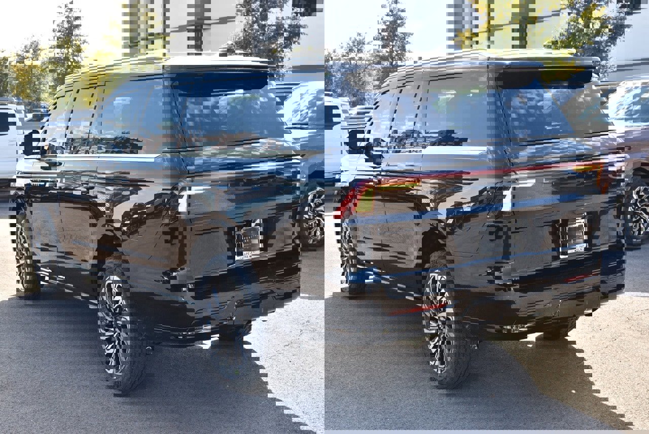 New 2025 Lincoln Navigator L Black Label image 16