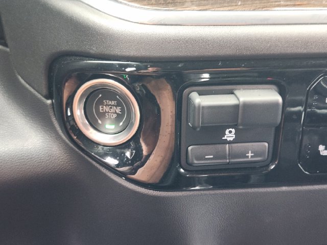 Used 2023 Chevrolet Silverado 1500 RST w/ Convenience Package II AWD/4WD image 8