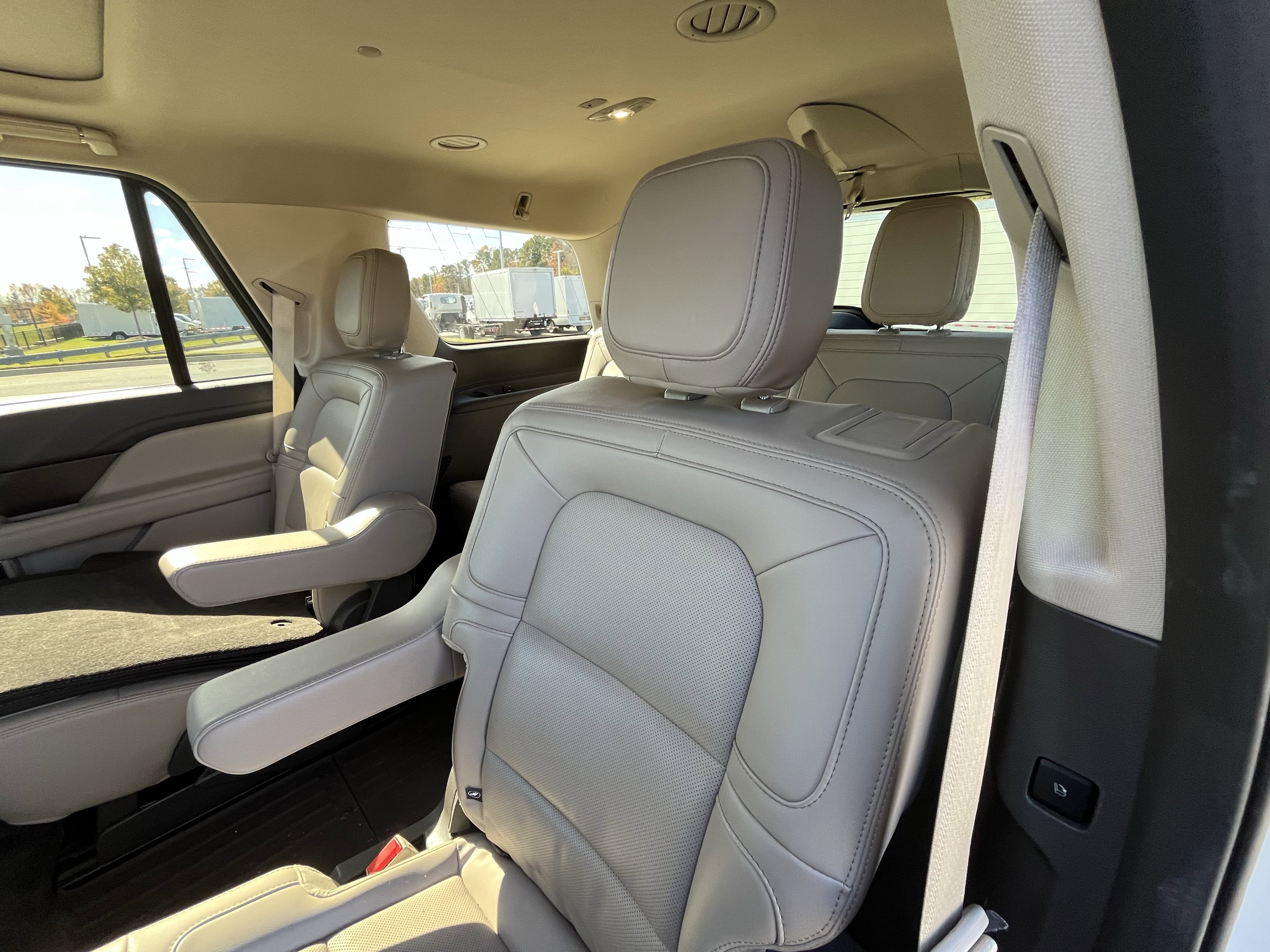 Used 2024 Lincoln Navigator Premiere image 32