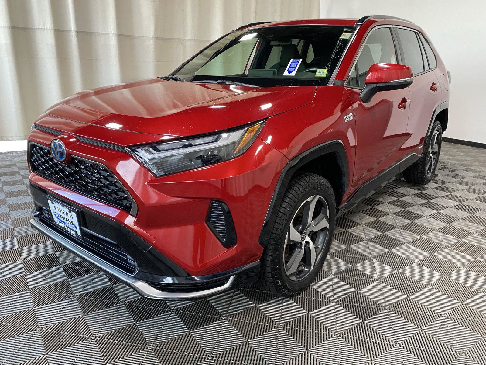 Used 2024 Toyota RAV4 SE w/ Weather & Moonroof Package AWD/4WD image 7