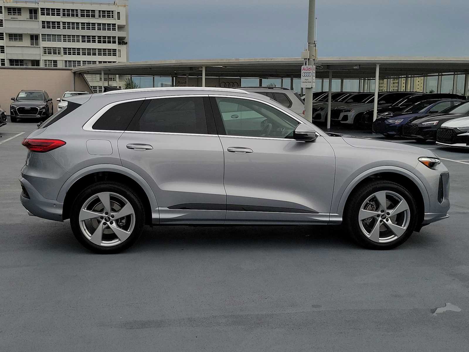 Certified 2025 Audi Q5 Premium Plus AWD/4WD image 7