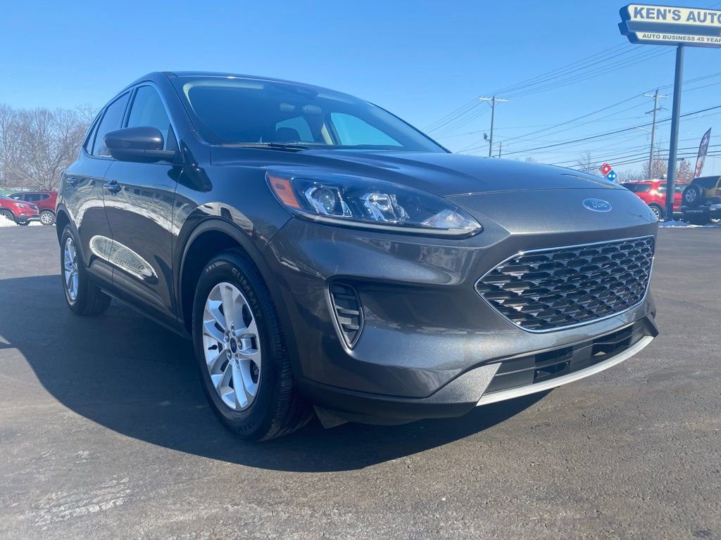 Used 2020 Ford Escape SE image 3