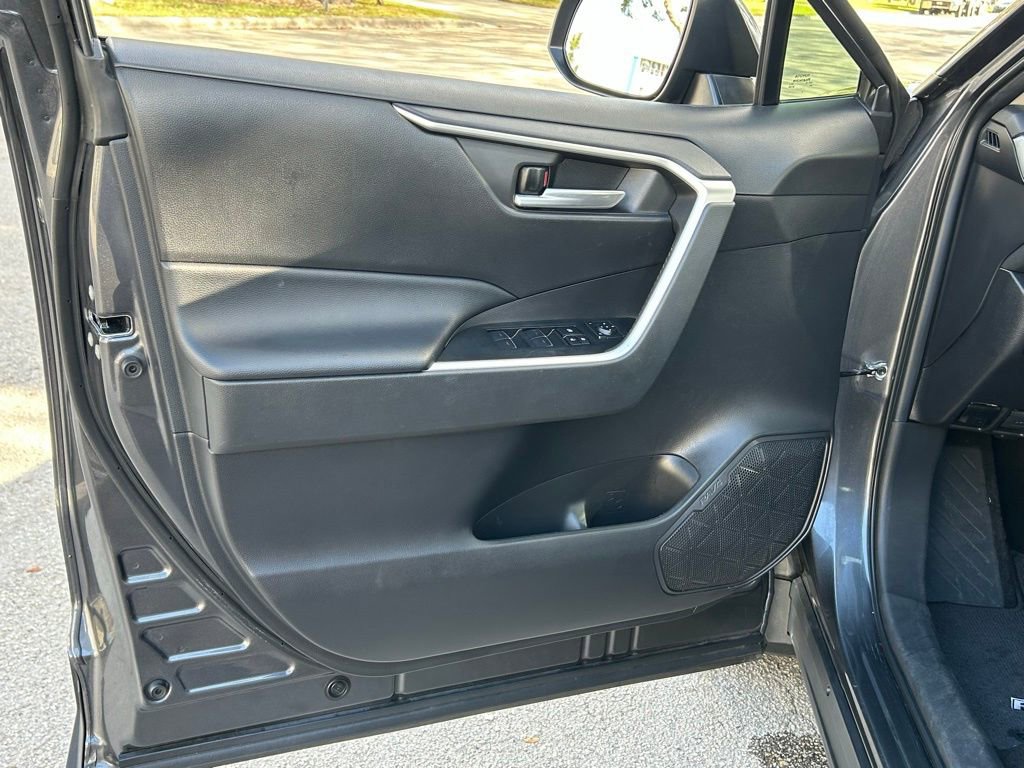 Used 2023 Toyota RAV4 XLE Premium image 25
