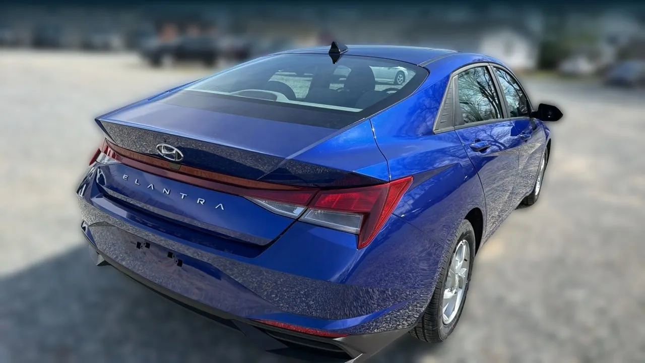 Used 2023 Hyundai Elantra SE FWD image 11