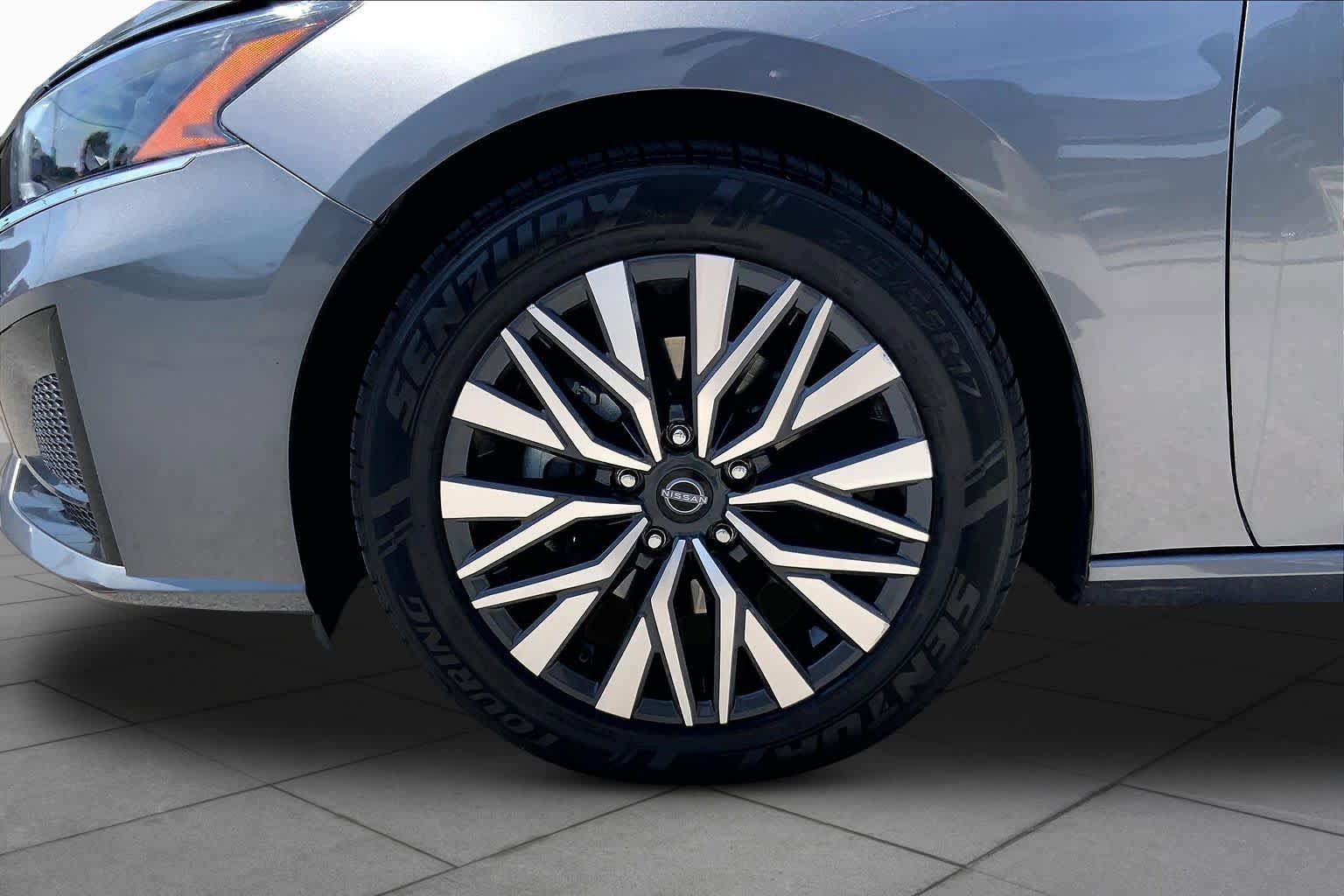 Used 2024 Nissan Altima 2.5 SV FWD image 11
