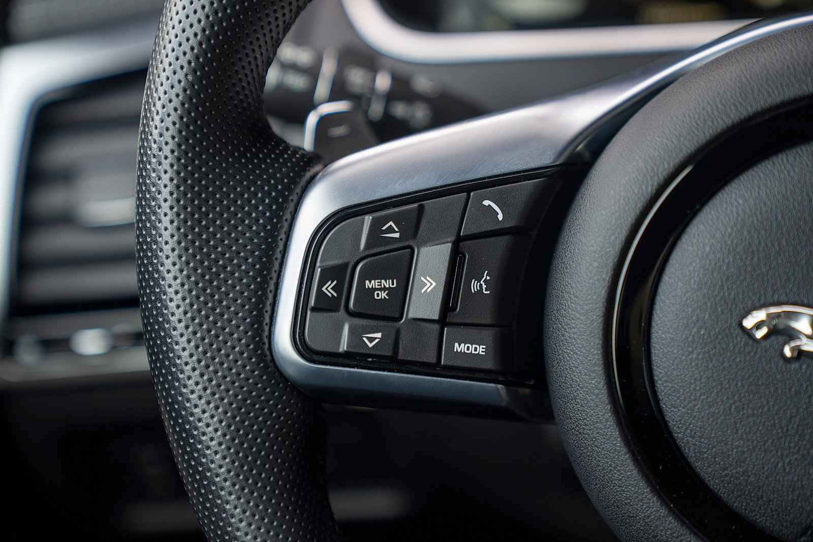 Used 2022 Jaguar F-TYPE R image 7