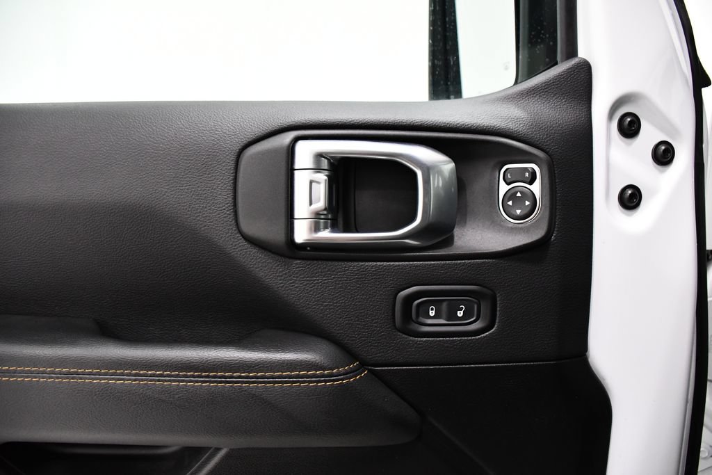 Used 2023 Jeep Wrangler Unlimited Sahara AWD/4WD image 17