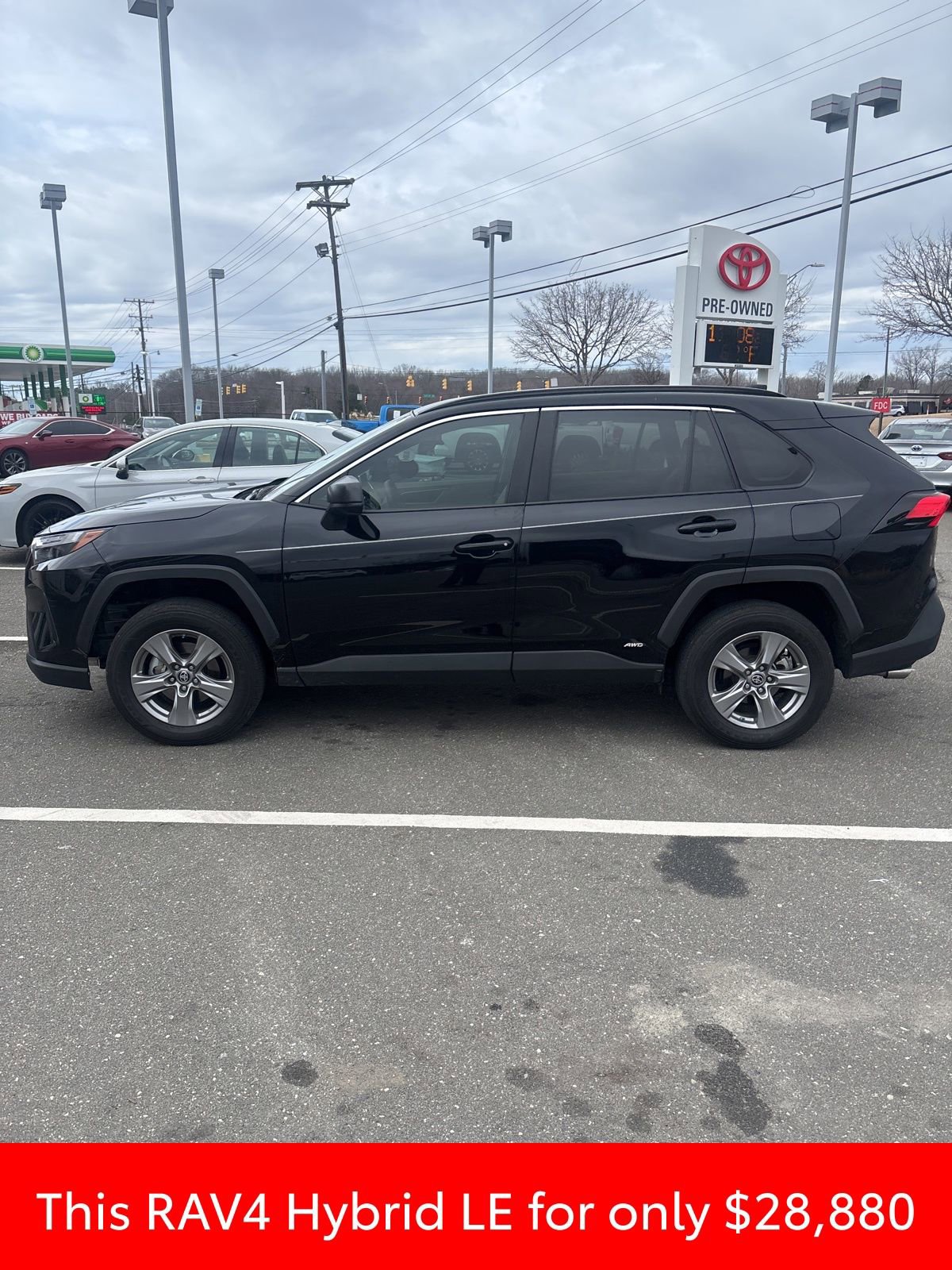 Used 2024 Toyota RAV4 LE image 5