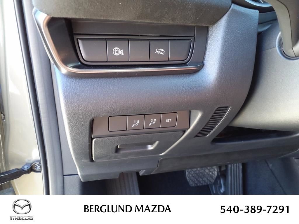 New 2025 MAZDA CX-30 Carbon image 13