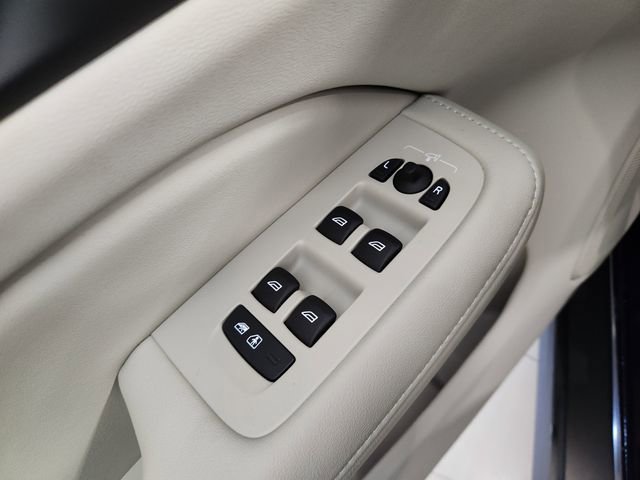 New 2026 Volvo V60 B5 Cross Country Plus w/ Protection Package Premier image 23