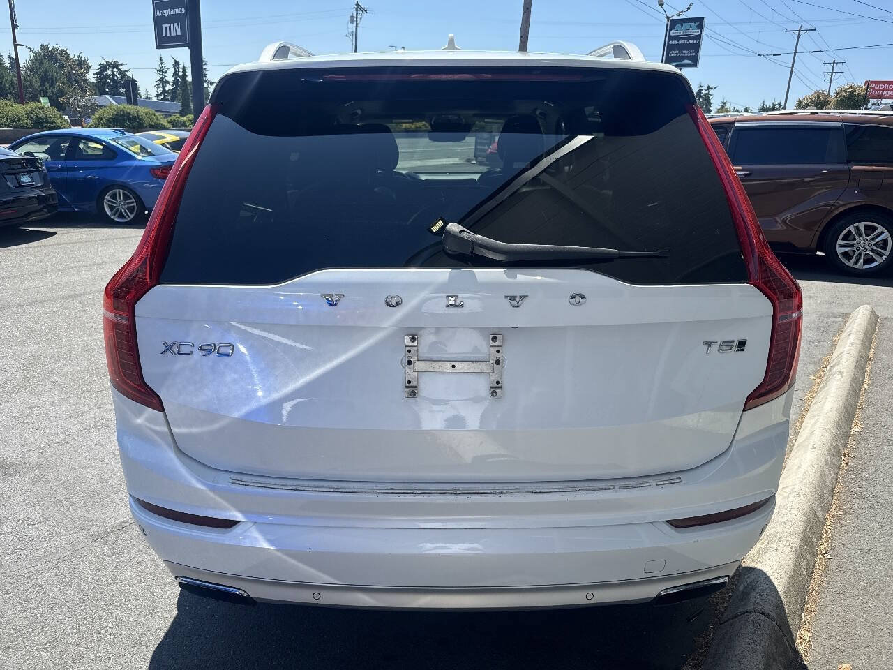 Used 2016 Volvo XC90 T5 Momentum AWD/4WD image 5