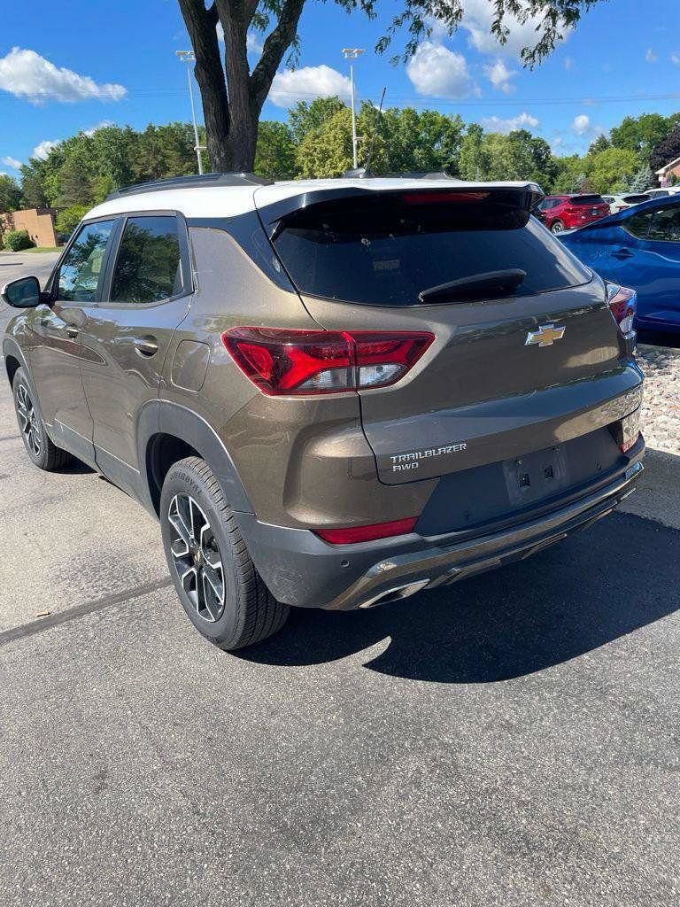 Used 2021 Chevrolet TrailBlazer ACTIV w/ Sun and Liftgate Package AWD/4WD image 2