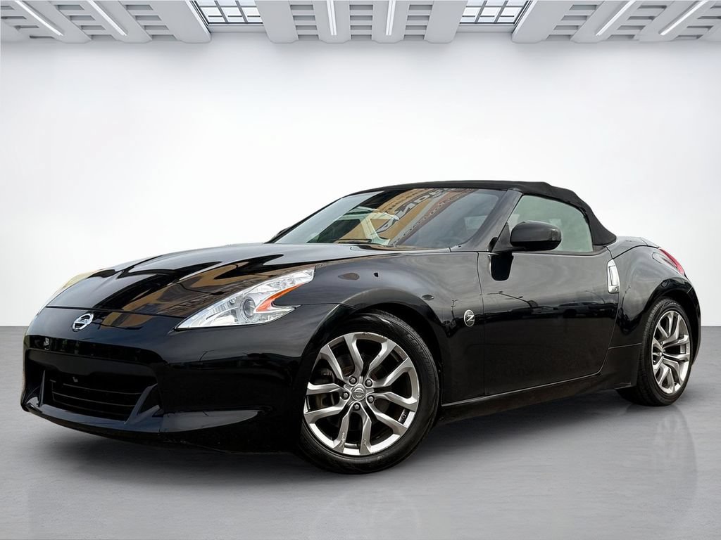 Used 2011 Nissan 370Z Touring RWD image 4