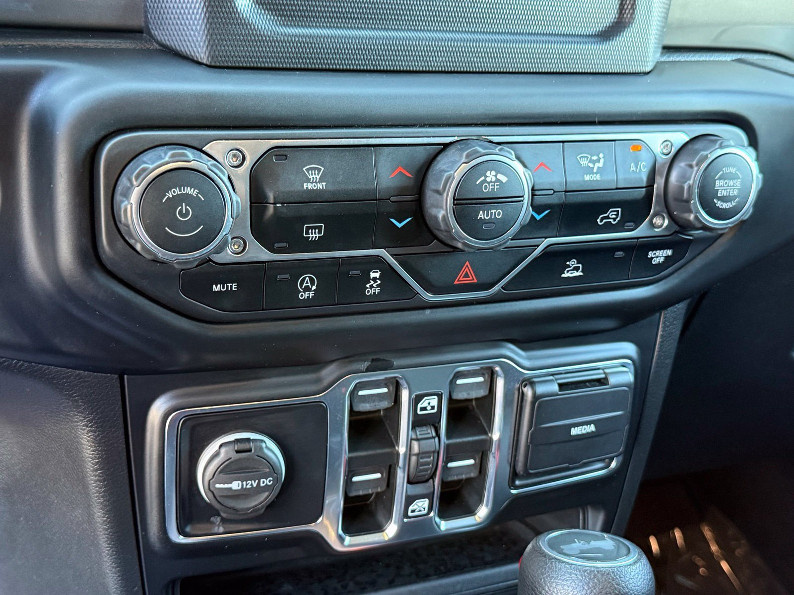 Used 2021 Jeep Wrangler Unlimited Sahara AWD/4WD image 31