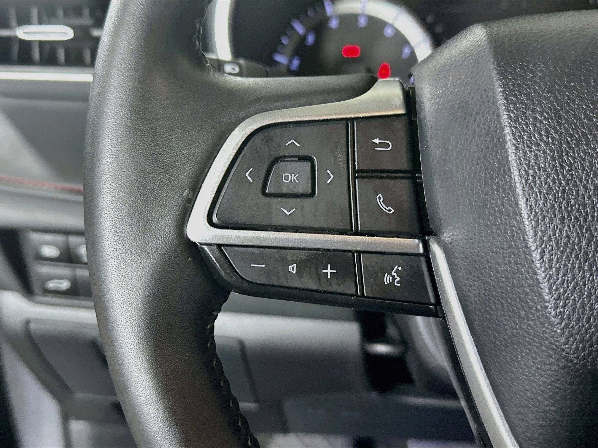 Used 2024 Toyota Highlander XSE FWD image 16