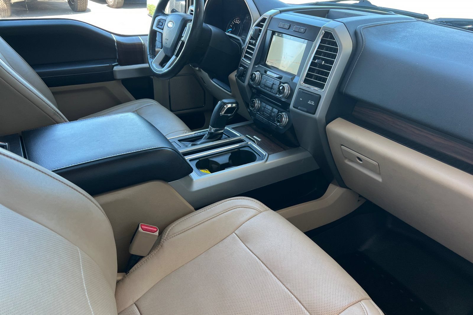 Used 2016 Ford F150 Lariat w/ Equipment Group 502A Luxury AWD/4WD image 16