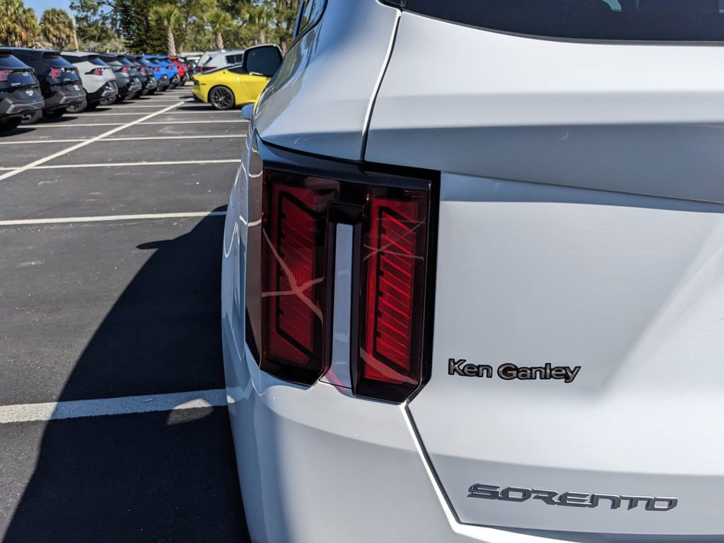 Certified 2024 Kia Sorento EX w/ Panoramic Sunroof Package image 11