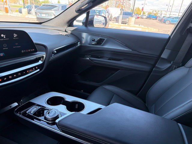 Used 2024 Cadillac Lyriq Tech AWD/4WD image 23