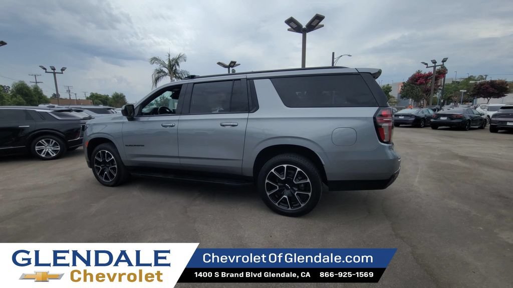 Used 2024 Chevrolet Suburban RST RWD image 6