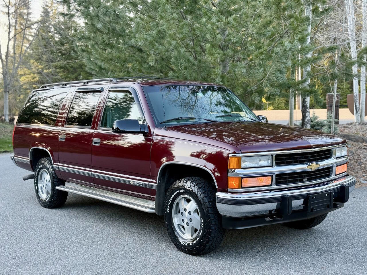 Used 1994 Chevrolet Suburban 4WD image 2