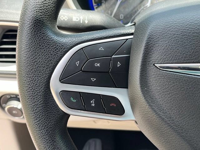 Used 2020 Chrysler Pacifica Touring FWD image 22