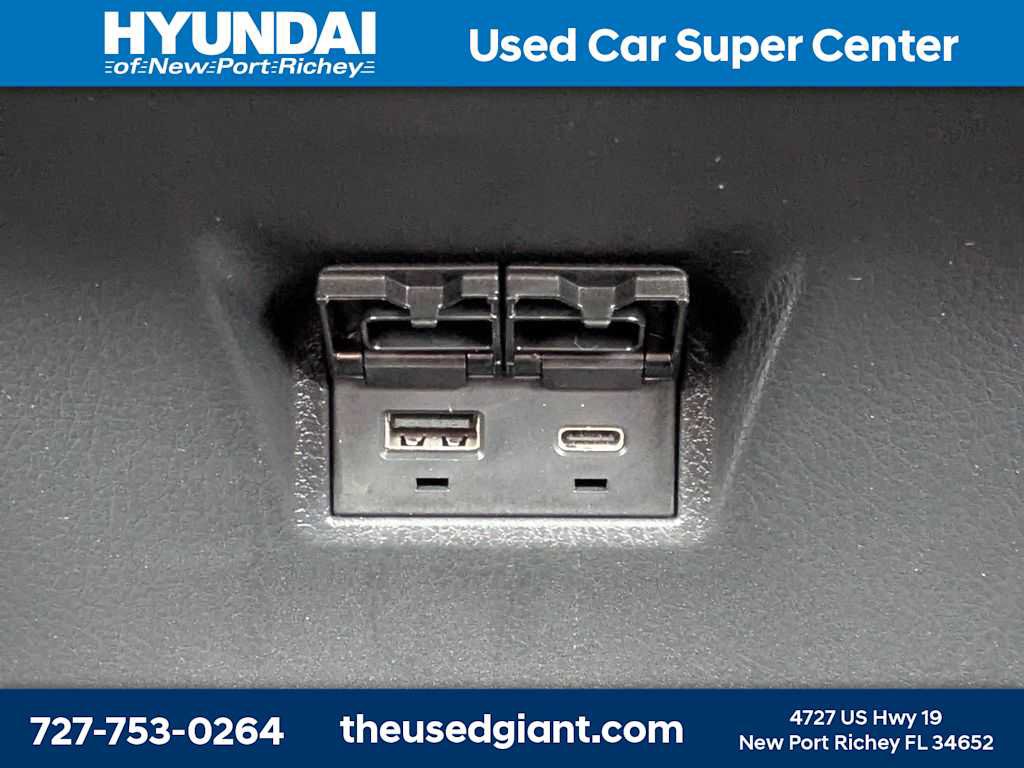 Used 2025 Toyota Camry SE FWD image 17